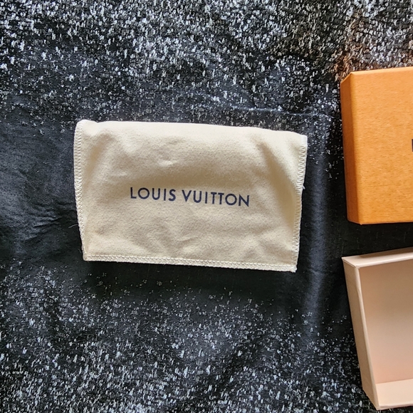 LV Clay Reverse key pouch - Picture 6 of 6